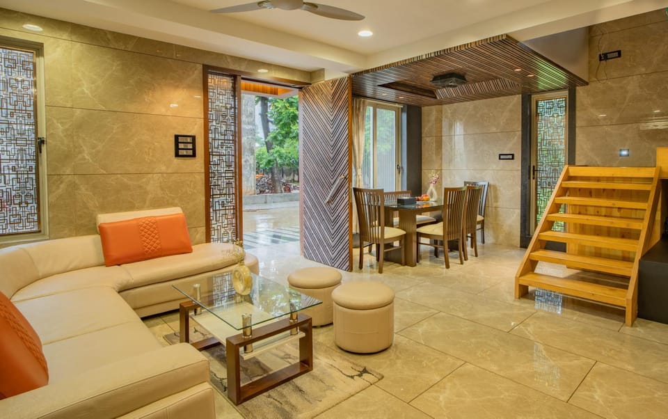 Living room, Seating area, Breakfast