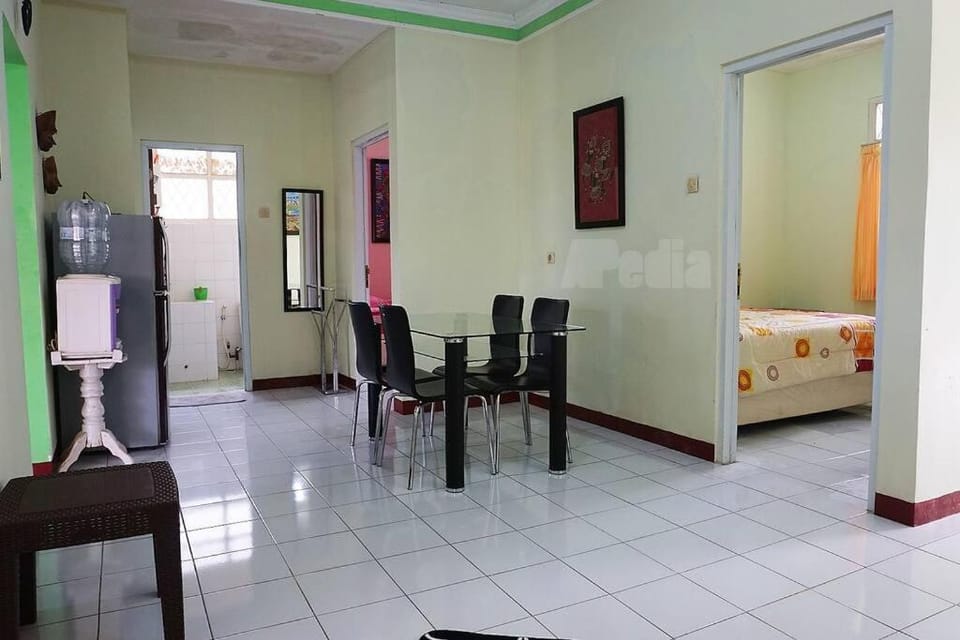 Villa Kebun Teh, 4 Kamar, Kolam, Billiard Villa in Cisarua