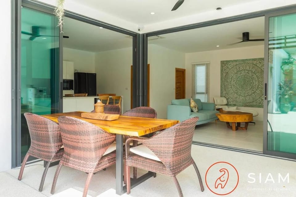 Living room, Dining area