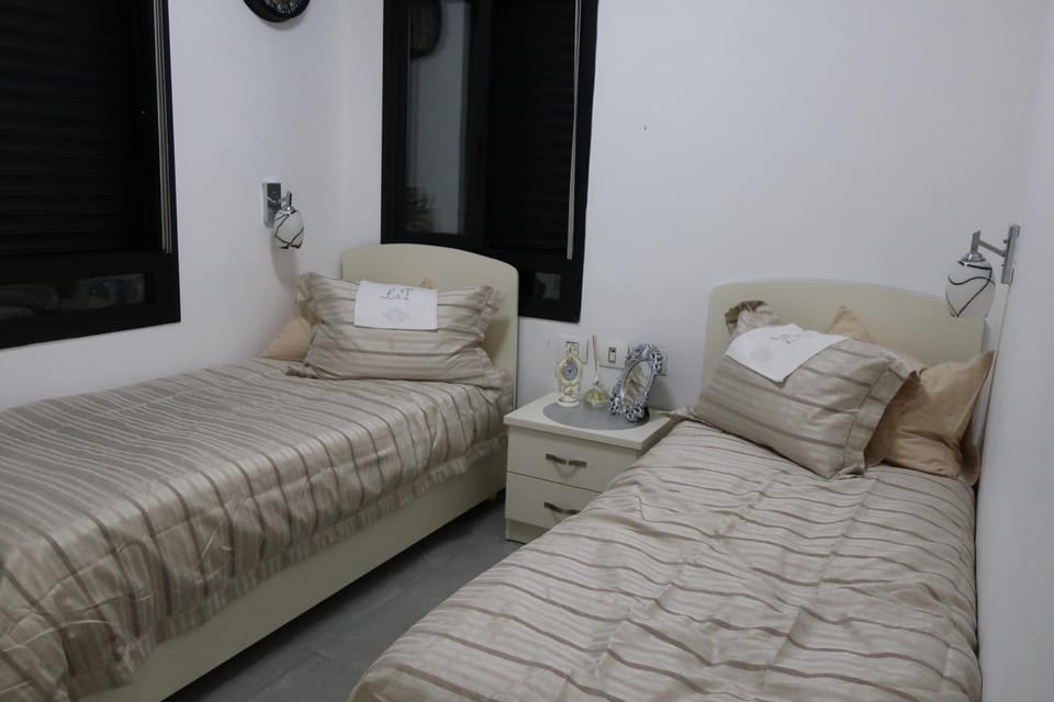 Bedroom, towels