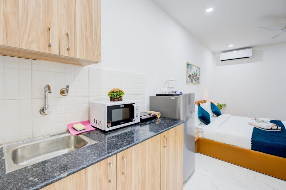 Kitchen or kitchenette, Seating area, oven, air conditioner