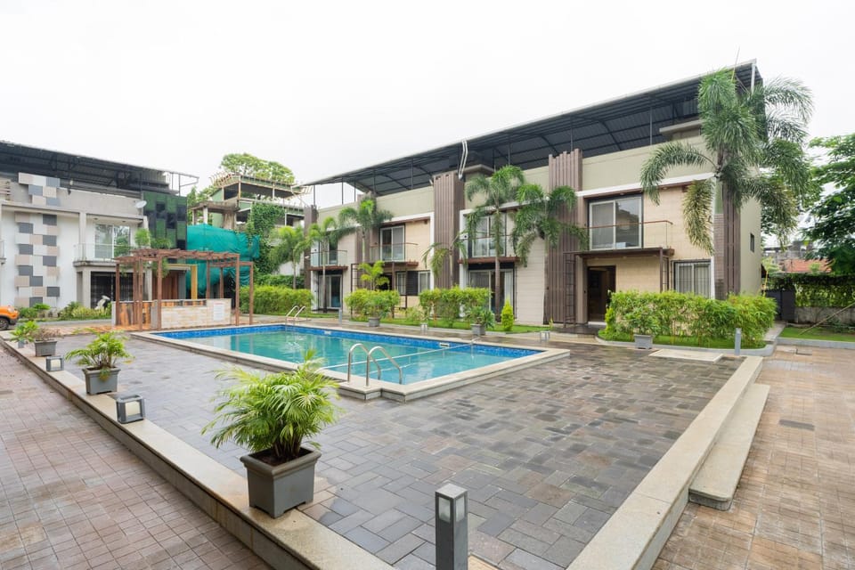 Property building, Day, Garden, Garden view, Pool view, Swimming pool, sunbed