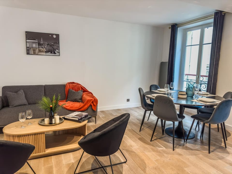 Living room, Dining area