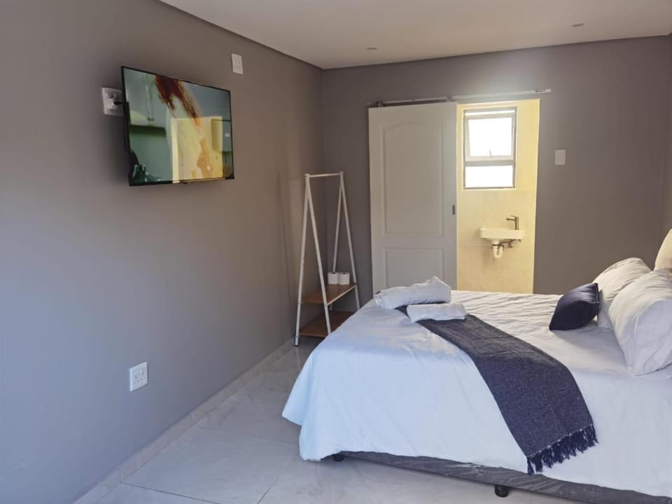 Bed, TV and multimedia, Photo of the whole room, Bedroom, Guests, towels