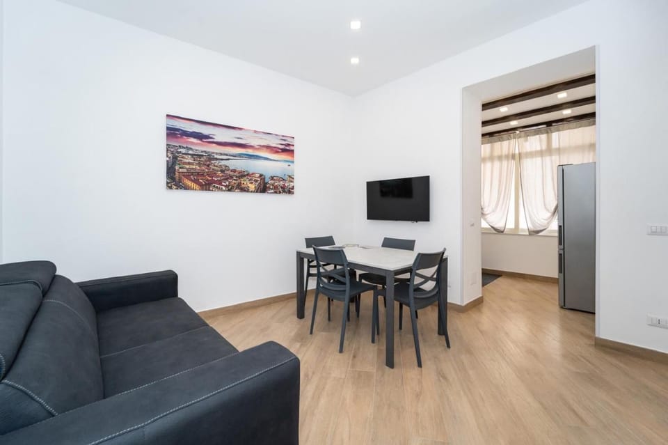 Communal lounge/ TV room, Communal lounge/ TV room, TV and multimedia, Living room, Seating area, Dining area, Evening entertainment