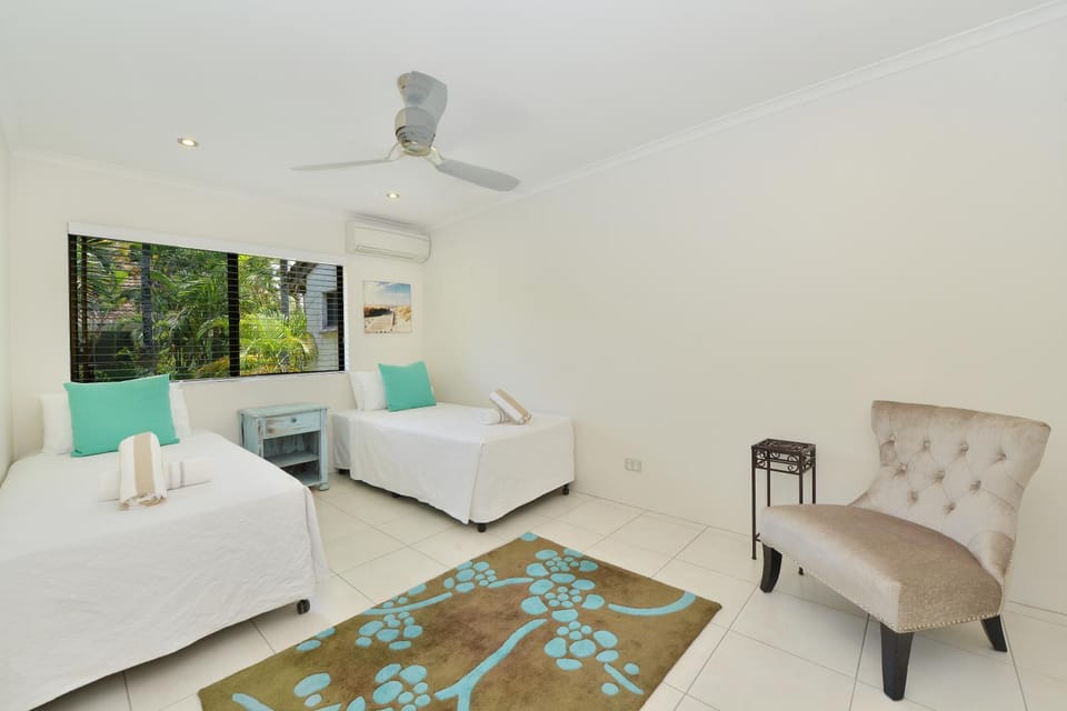 Day, Photo of the whole room