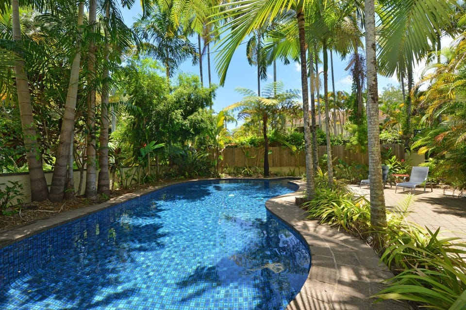 Day, Swimming pool