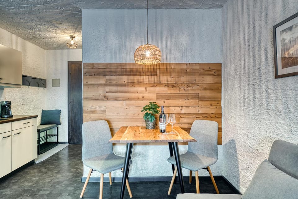 Seating area, Dining area