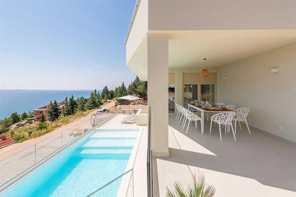Day, Natural landscape, View (from property/room), Balcony/Terrace, Seating area, Pool view, Sea view, Swimming pool