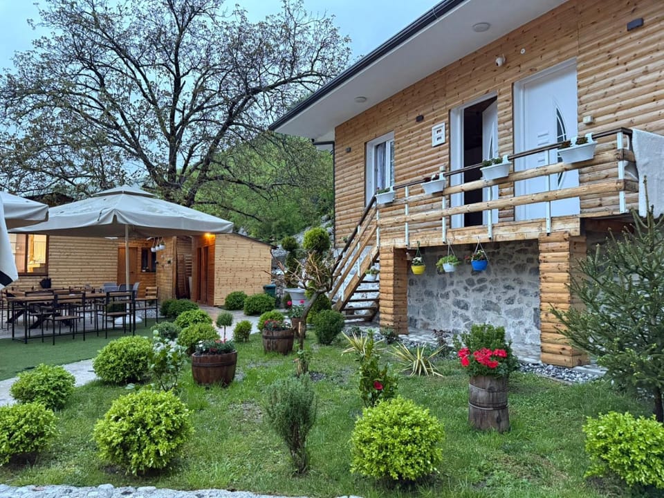 Samuel's Rooms Bed and Breakfast in Montenegro