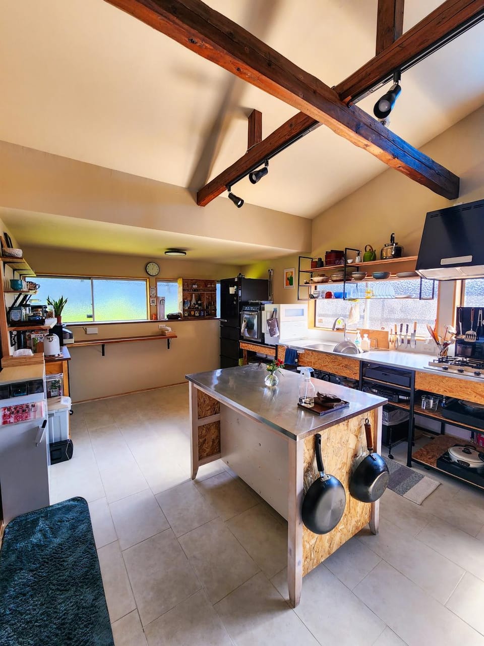 Kitchen or kitchenette, Communal kitchen