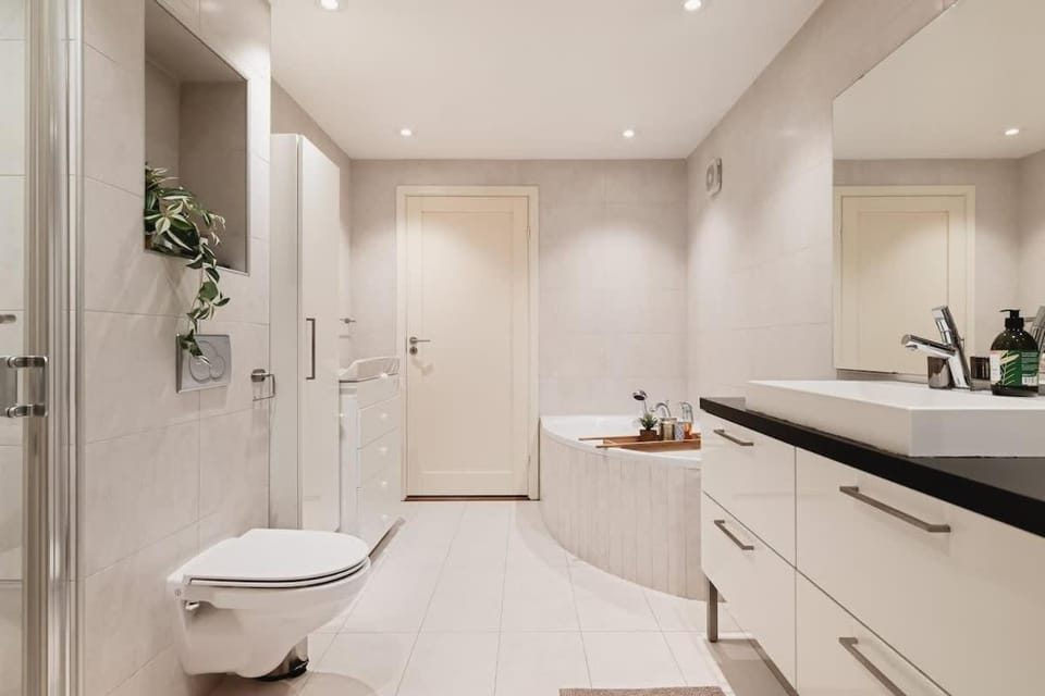 Shower, Toilet, Bathroom, Bath