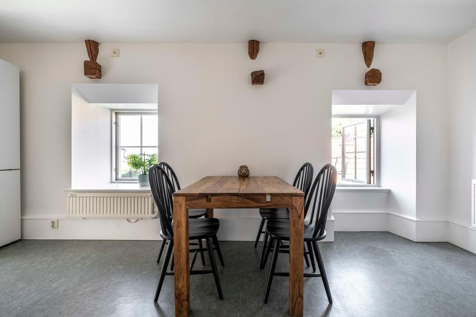 Living room, Seating area, Dining area, internet