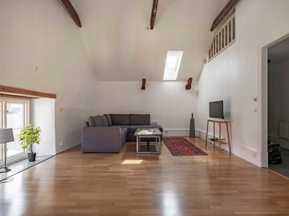 Communal lounge/ TV room, TV and multimedia, Living room, Seating area, Evening entertainment