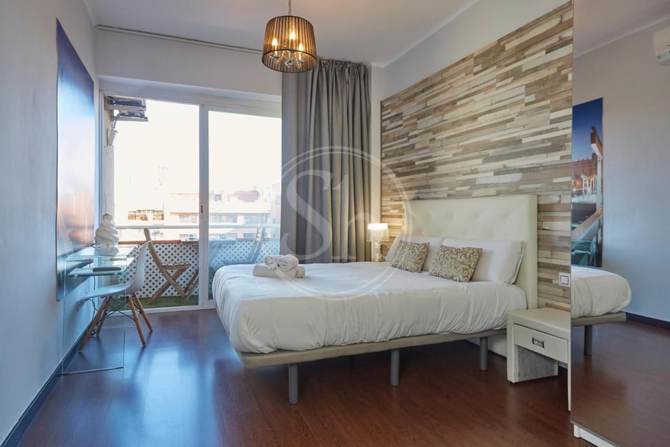 Bed, Living room, Photo of the whole room, Seating area, Bedroom
