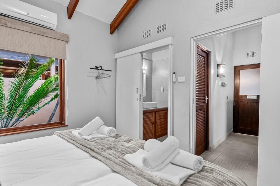 Bed, Bathroom, Bedroom