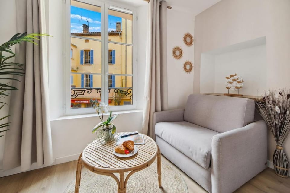 COSY - Climatisé - 2 pas du port - Place aux Herbes Apartment in Saint-Tropez