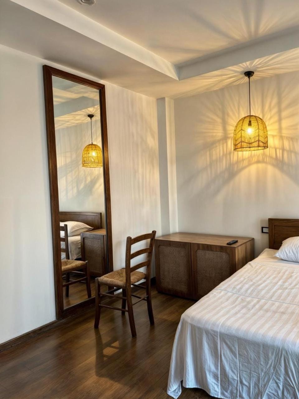 Bed, Seating area, Bedroom