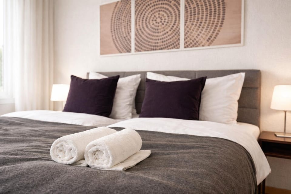 Bed, Photo of the whole room, Bedroom, towels