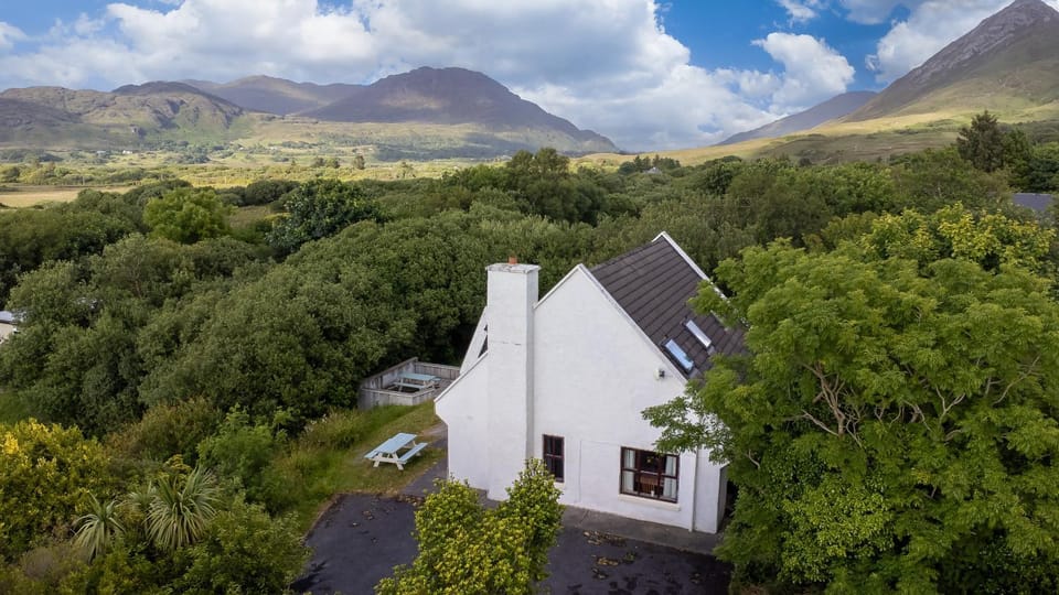 Property building, Natural landscape, Bird's eye view, Mountain view