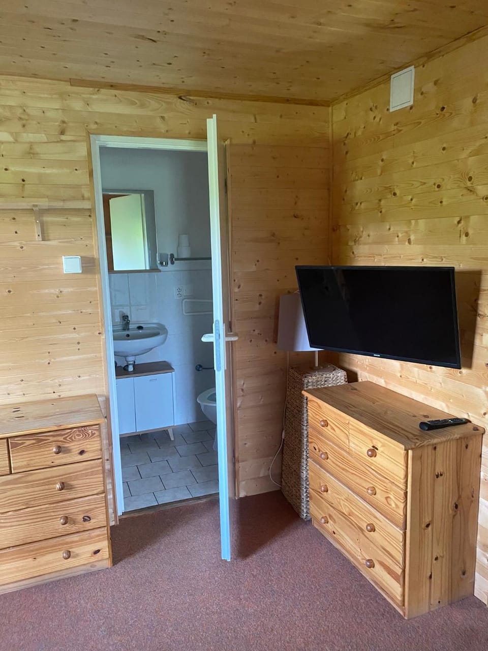 Chaloupka u Náchoda pro rodiny s dětmi House in Czechia