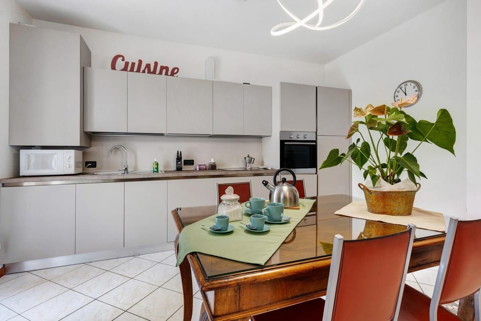 Property building, Kitchen or kitchenette, Living room
