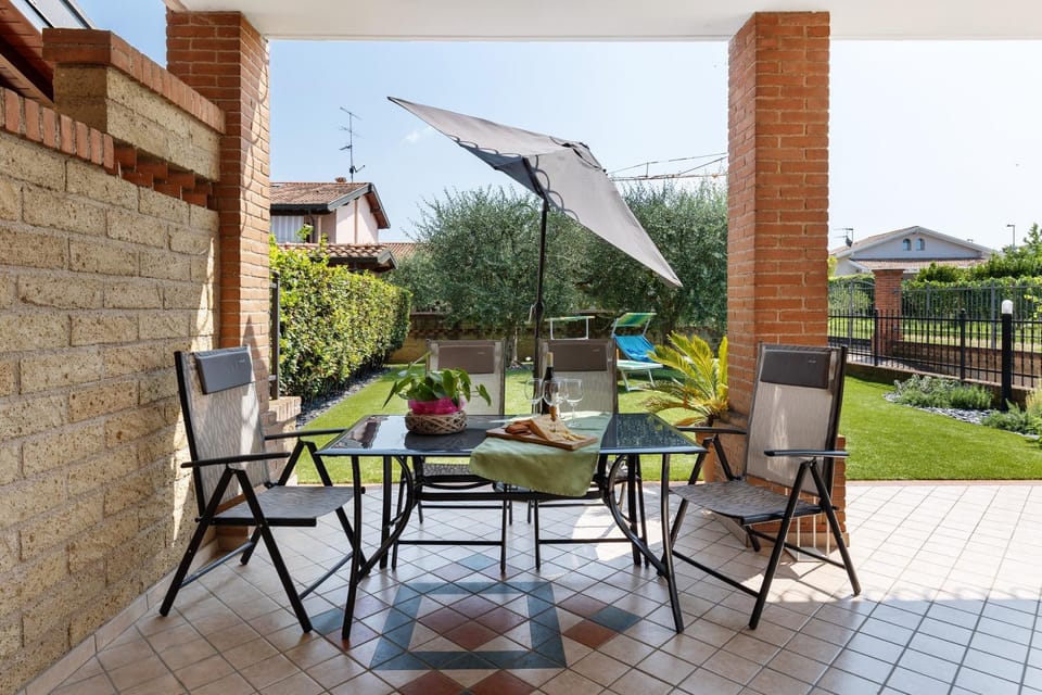 Property building, Balcony/Terrace, Living room