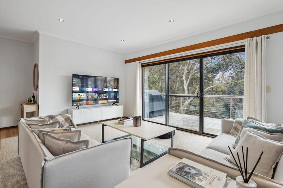 The Mount Vic Escape Fire Pit & Bush Views House in Mount Victoria