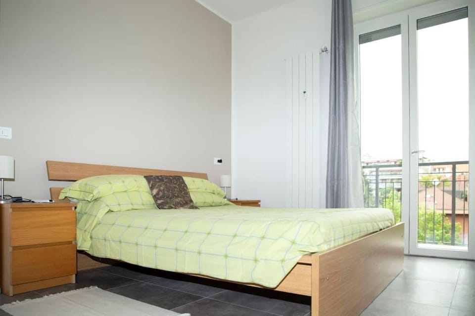 Bed, Balcony/Terrace, Photo of the whole room, Bedroom
