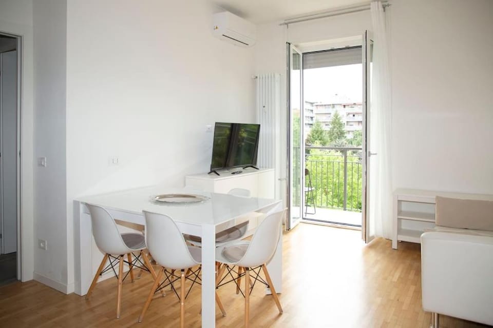 TV and multimedia, View (from property/room), Balcony/Terrace, Dining area, air conditioner