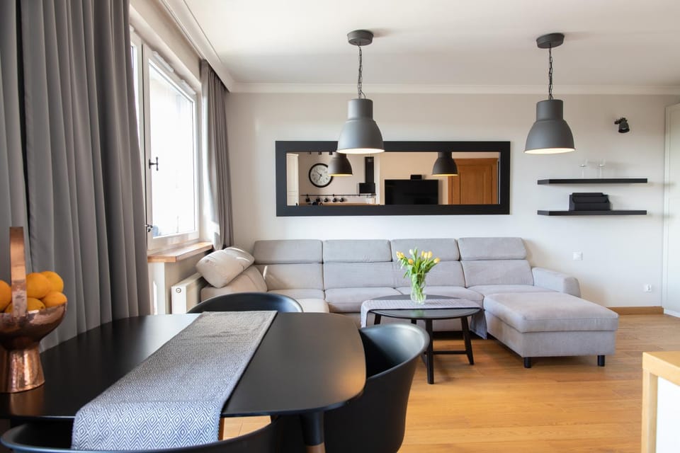 Kitchen or kitchenette, Living room, Seating area, Dining area