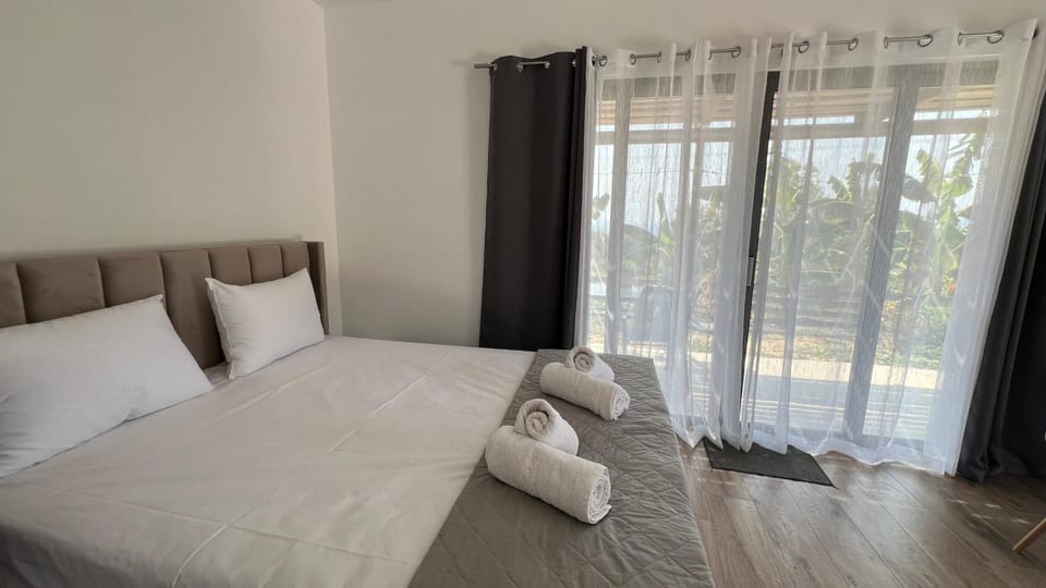 Bed, View (from property/room), Photo of the whole room, Bedroom, Garden view
