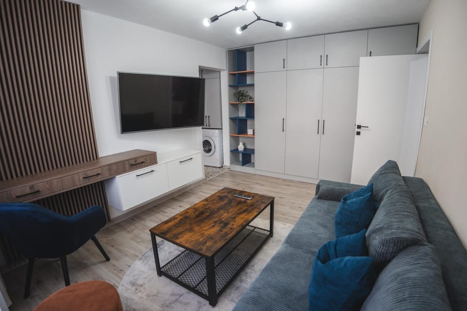 Communal lounge/ TV room, TV and multimedia, Living room, wardrobe