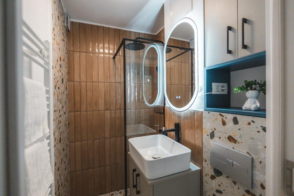 Shower, Toilet, Bathroom