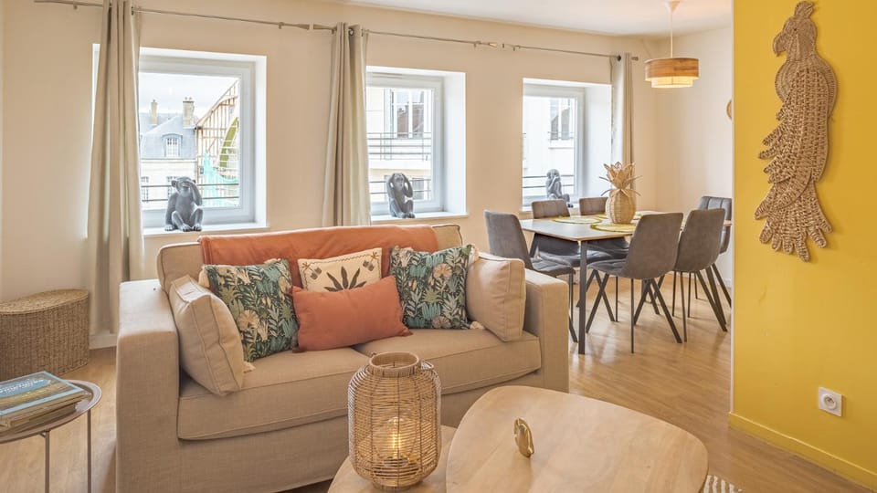 Living room, Dining area