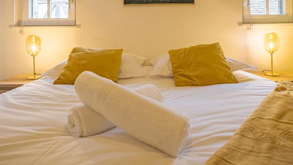 Bed, Bedroom