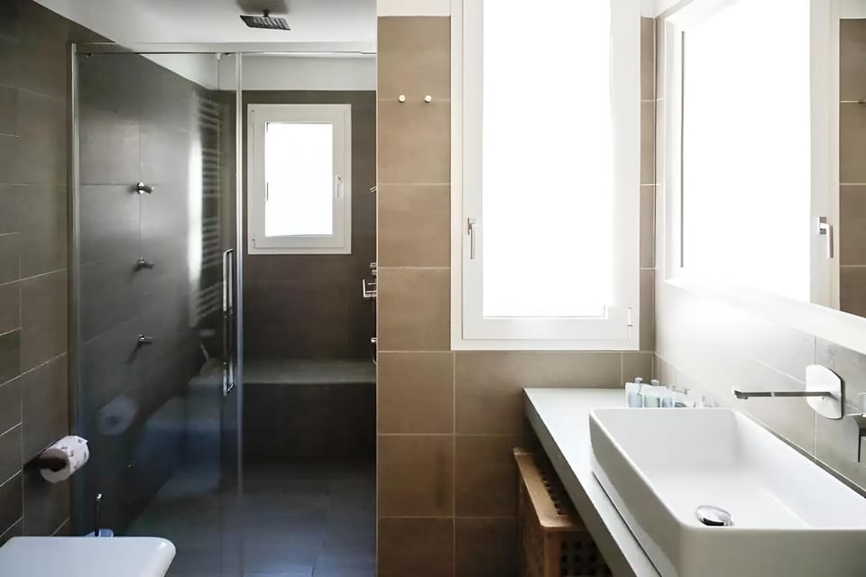 Shower, Toilet, Bathroom, towels