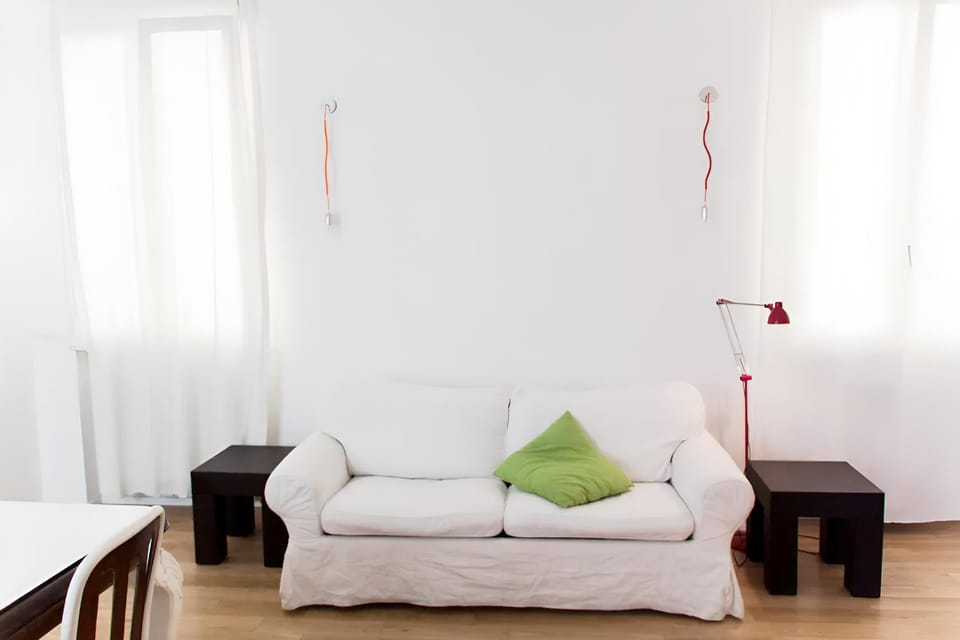 Bed, Photo of the whole room, Seating area, Bedroom