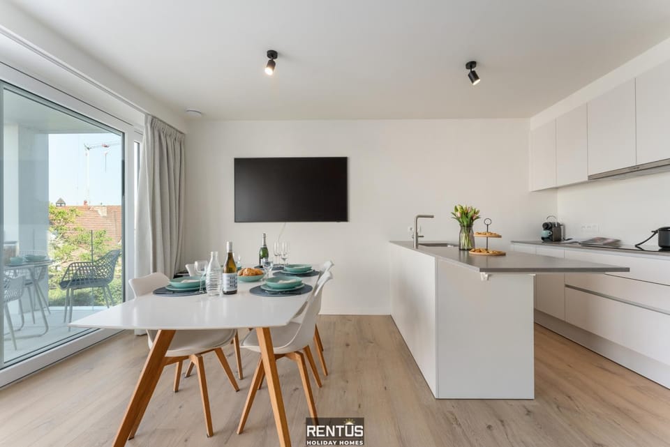TV and multimedia, Kitchen or kitchenette, Dining area