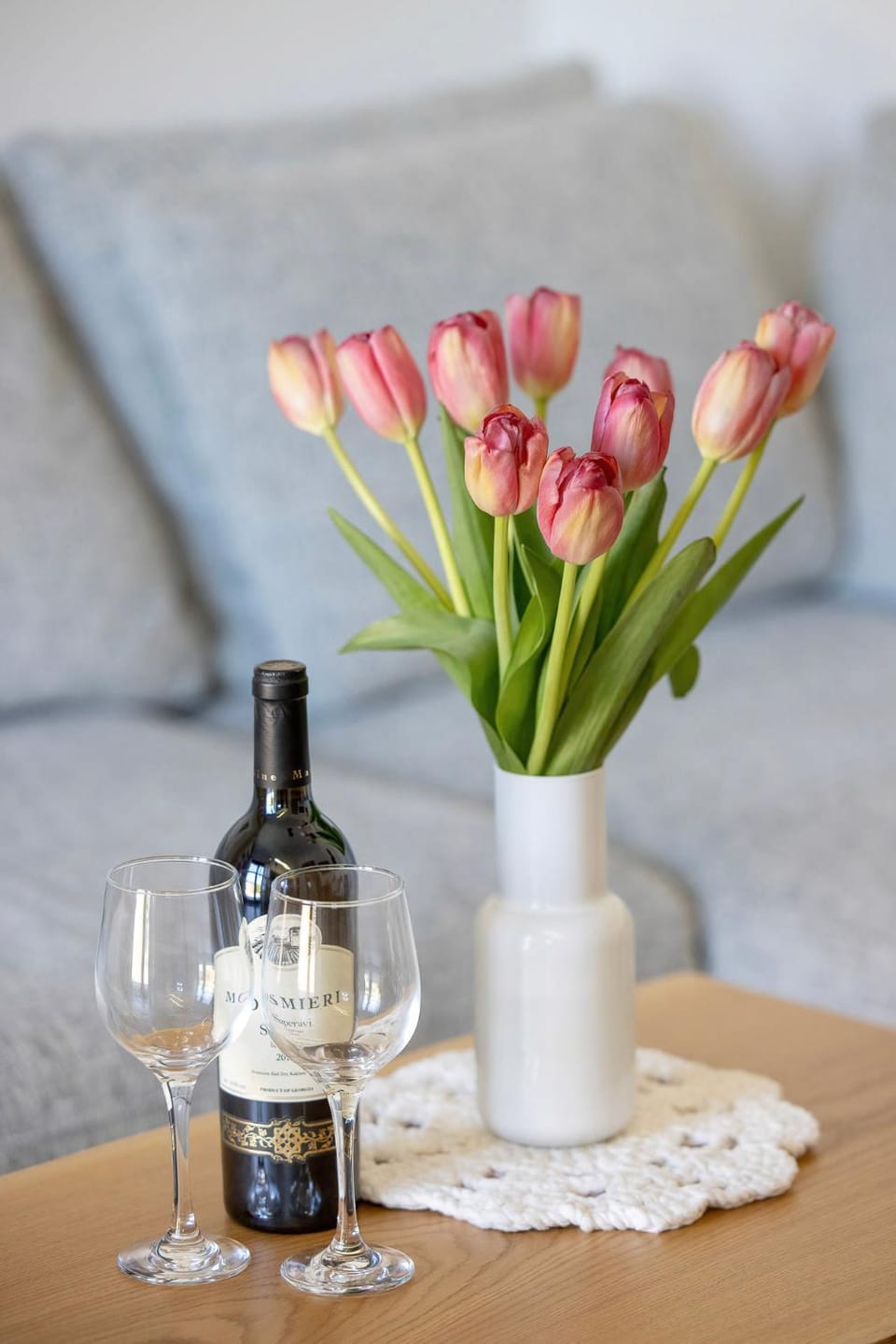 Living room, Seating area, Alcoholic drinks