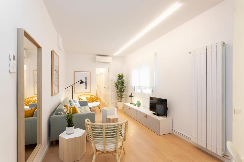 TV and multimedia, Living room, Seating area, air conditioner