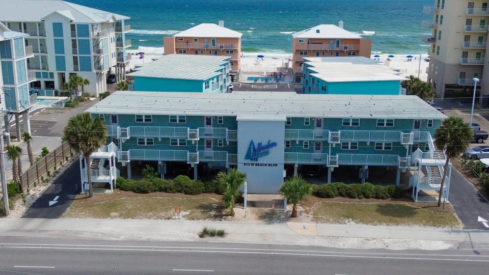 Top Floor Beachside Condo in Gulf Shores Sleeps 6 House in West Beach