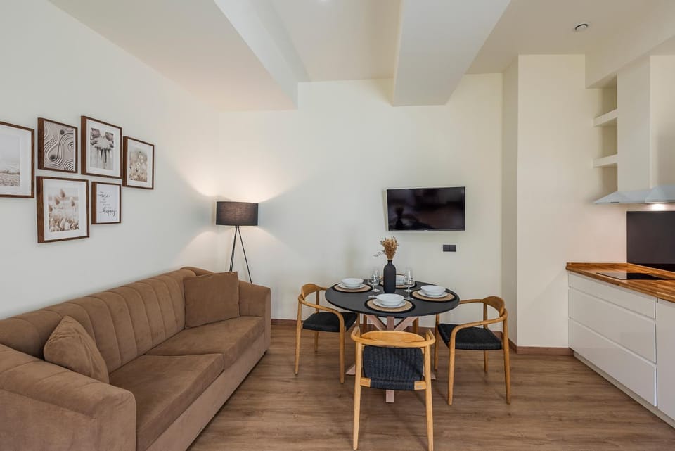 TV and multimedia, Kitchen or kitchenette, Living room, Dining area