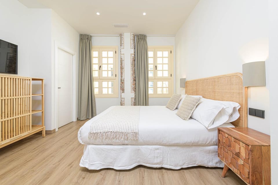 Bed, TV and multimedia, Photo of the whole room, Bedroom, wardrobe