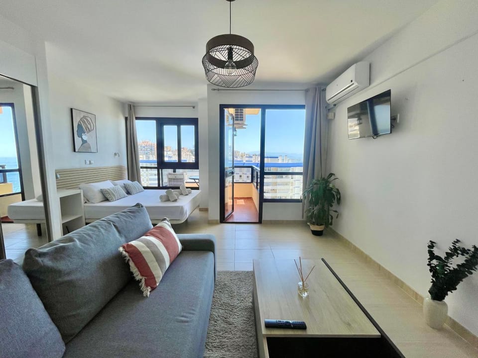 Communal lounge/ TV room, Bed, TV and multimedia, Living room, Photo of the whole room, Seating area, Dining area, Bedroom, air conditioner