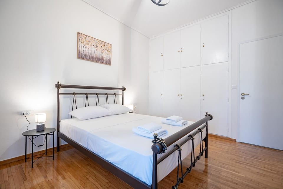Bed, towels
