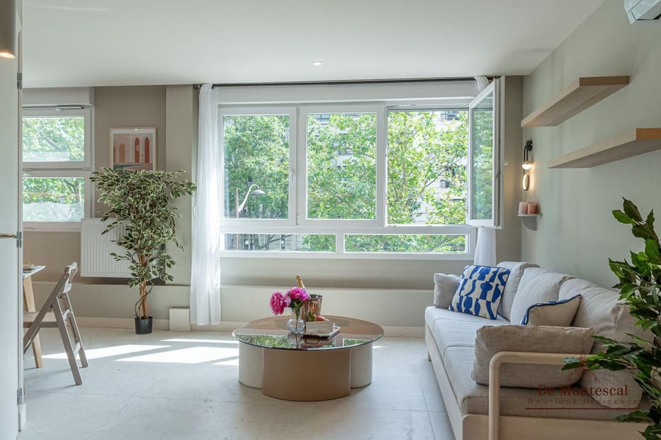 Montparnasse- Hot tub and AC Cosy apartment a prime location 40m2 Apartment in Paris