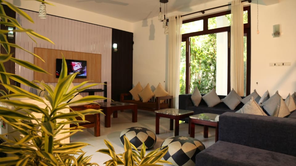 TV and multimedia, Living room, Seating area, Evening entertainment
