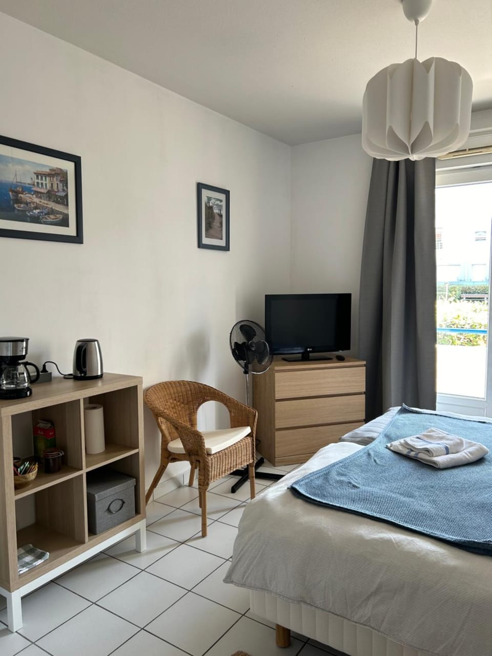 Bed, TV and multimedia