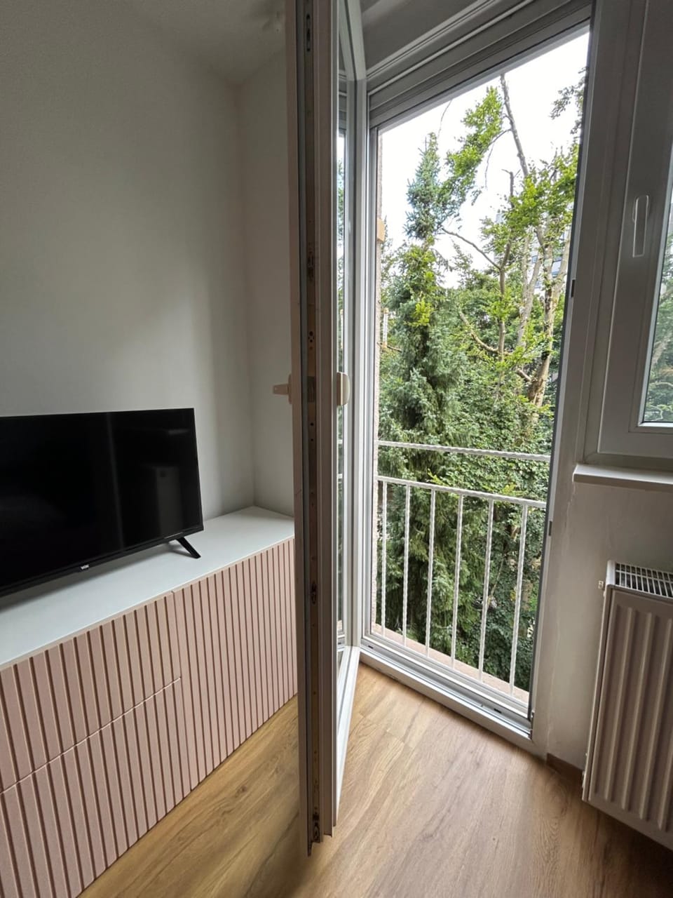 Communal lounge/ TV room, View (from property/room)